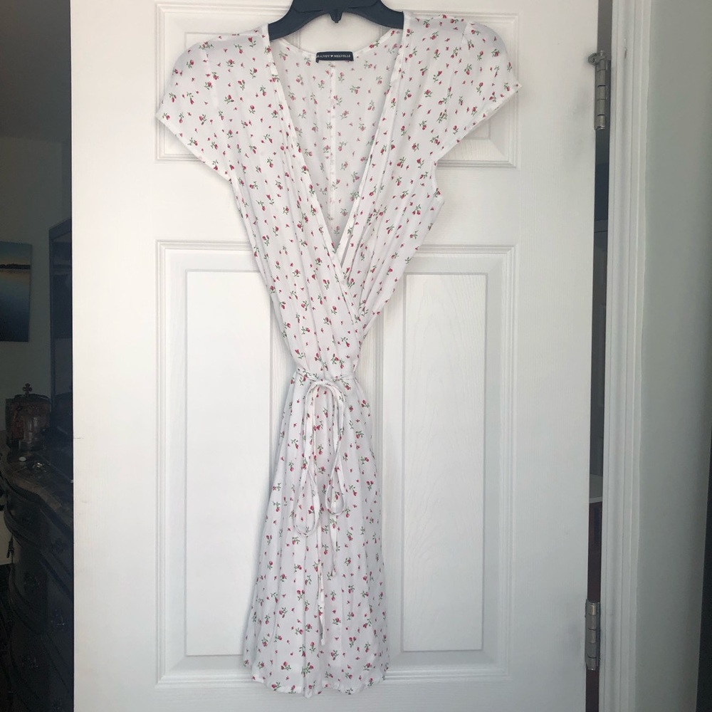 Brandy Melville front tie short sleeve rose dress